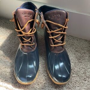 Women’s Sperry navy blue TOP-SIDER waterproof duck boots size 9.5